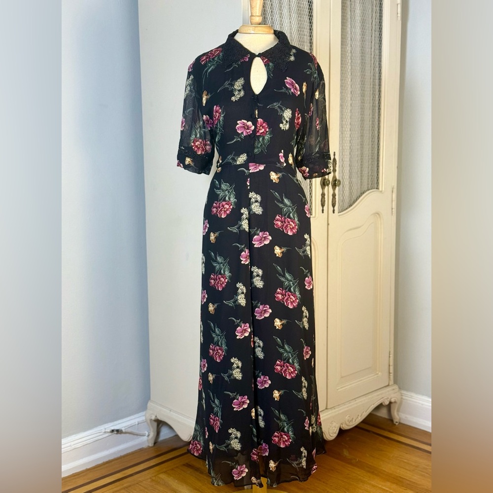 Nostalgia Vintage 90s Whimsigoth Dark Floral Lace Collar Keyhole Neckline Dress